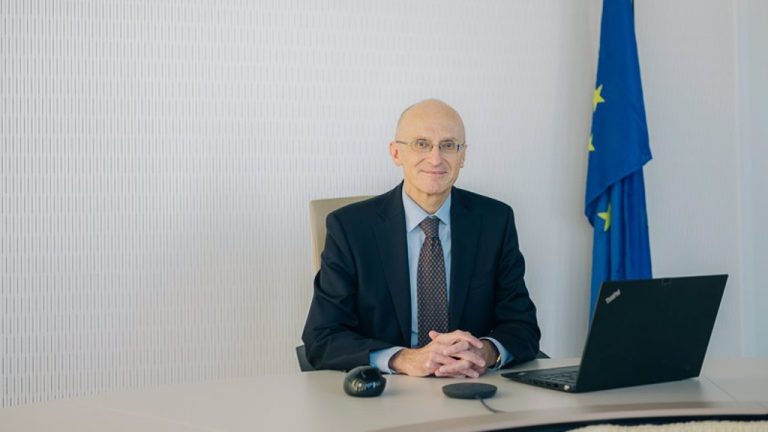 El BCE levanta la prohibición de distribuir dividendos a los bancos desde octubre