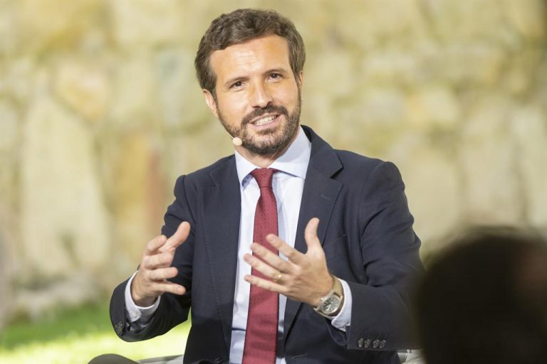 Casado pide seguir negociando la PAC sin perder «ni un euro» y afea a Planas que «intente hacer las cosas por su cuenta»