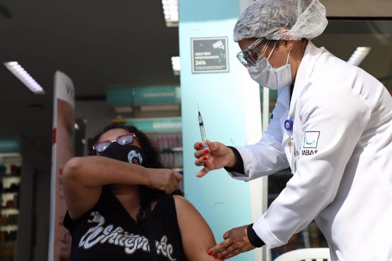 Brasil confirma que vacunará a adolescentes de 12 a 17 años contra la COVID-19 a partir de septiembre