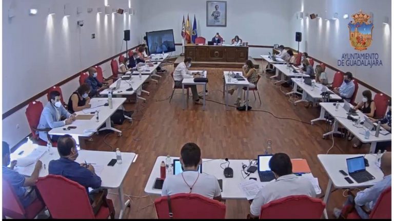 El Ayuntamiento de Guadalajara reprueba al ex alcalde y su número 2 por acoso a una funcionaria