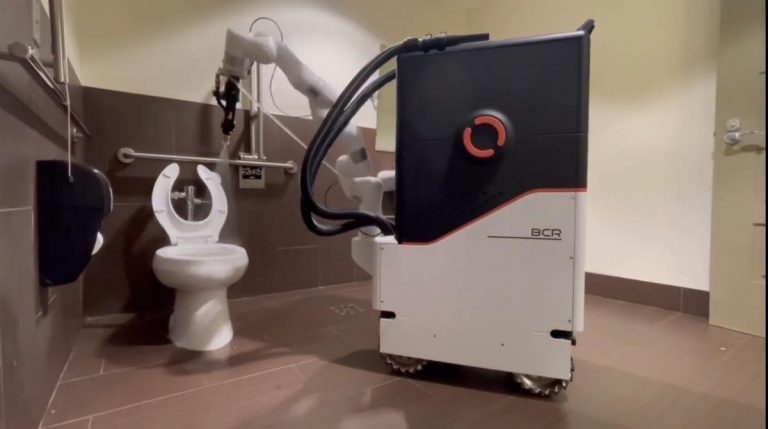 Este robot limpiabaños abre puertas y usa el ascensor para limpiar todo el hotel | Tecnología