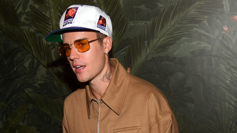Justin Bieber se disculpa por alabar a un cantante racista