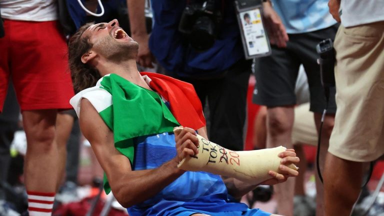 La curiosa historia detrás del yeso de Gianmarco Tamberi, el campeón olímpico de salto de altura