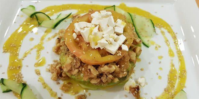 Receta de ensalada de aguacate, pepino y tomate con vinagreta francesa