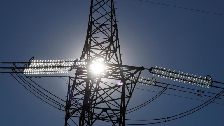 El precio de la luz se dispara este martes a un nuevo máximo histórico, de 111,88 euros/MWh