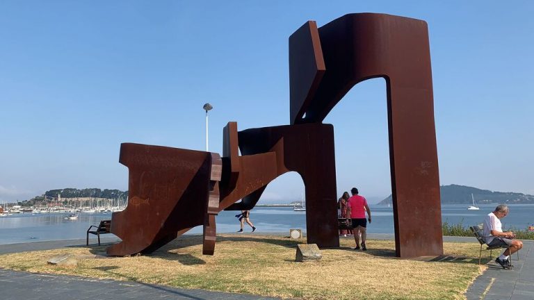 ‘Xacobeo’, el restaurante más pequeño del mundo con una mesa para seis comensales