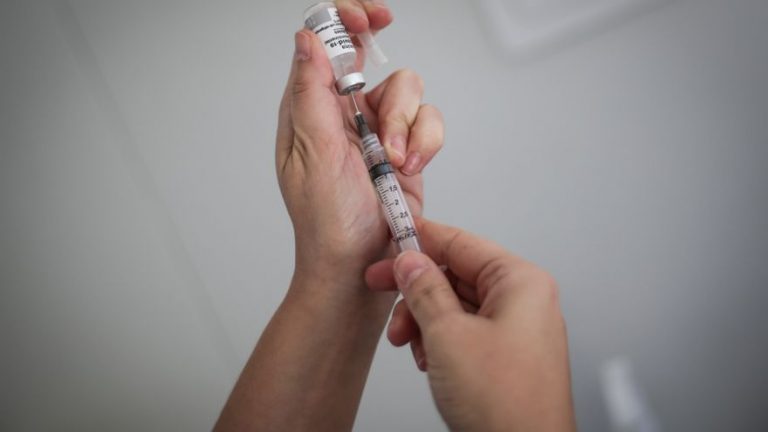 Los anticuerpos por infección de coronavirus se mantienen más de un año