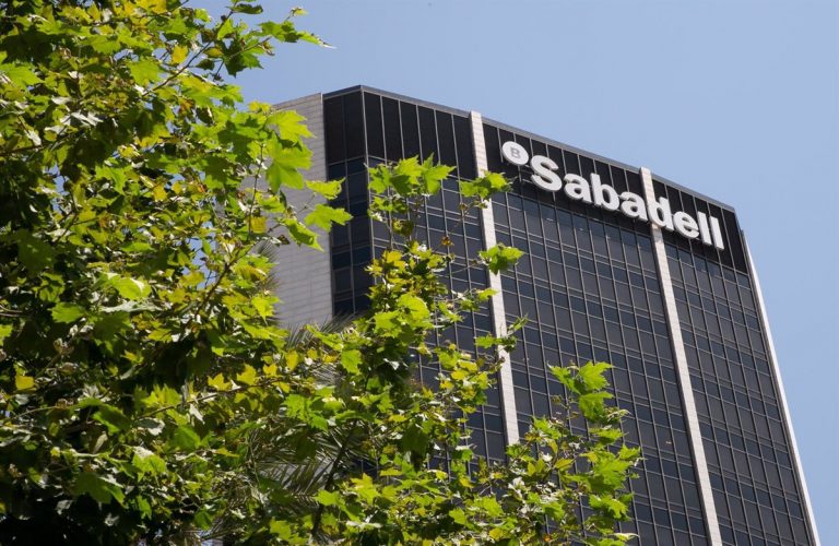 La cúpula de Sabadell redujo su sueldo un 9,3% en el primer semestre, hasta 3,3 millones de euros