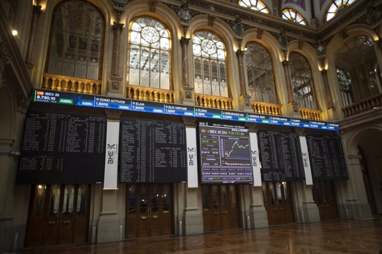 El Ibex gana un 2,43% en la semana y cierra por encima de los 8.800 puntos por el dato de paro en EEUU