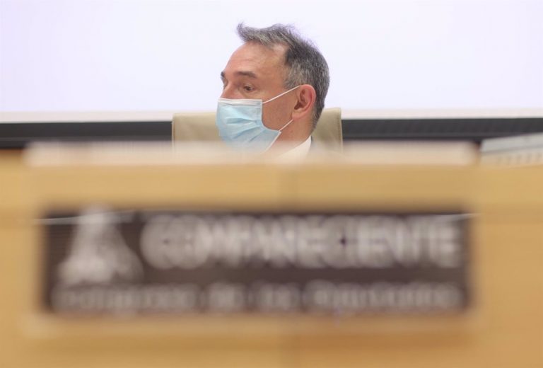 IU también presiona a Ribera y le exige «pasar ya de las palabras a los hechos» para bajar el precio de la luz