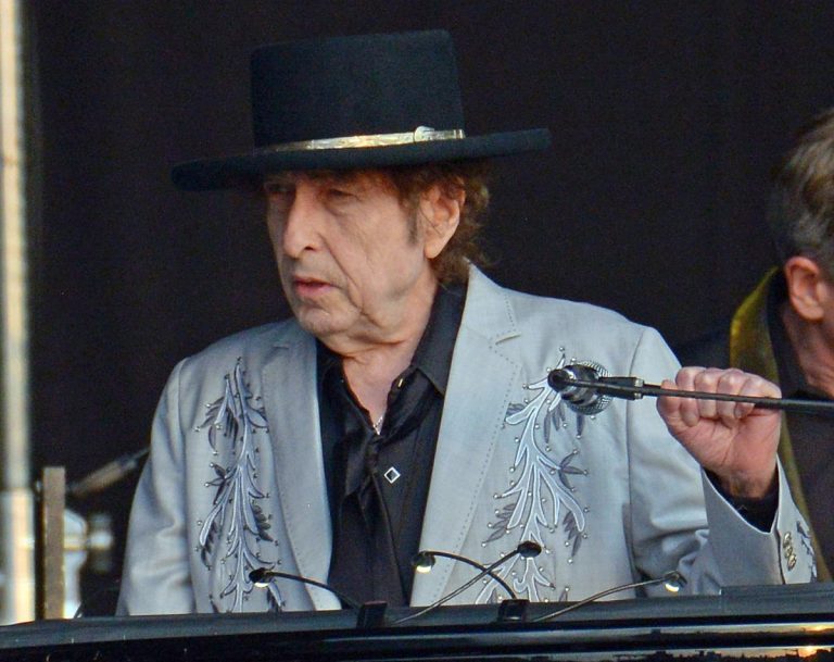 Bob Dylan, acusado de abusar sexualmente de una niña de 12 años en 1965