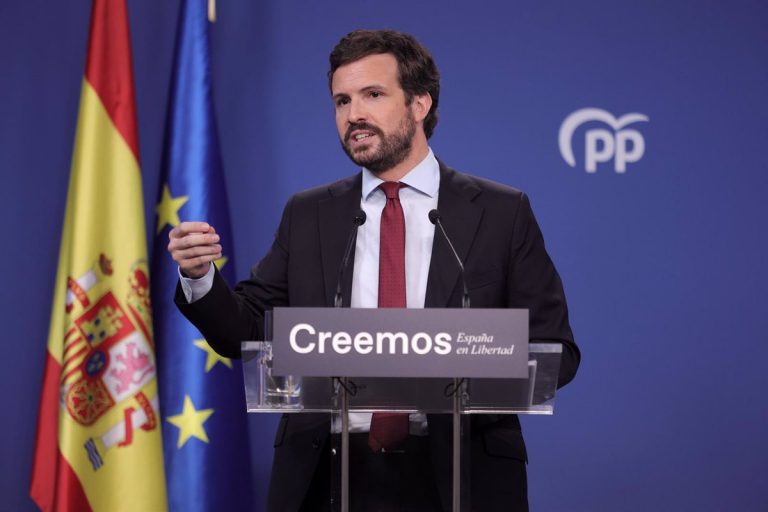 Casado pide reducir la factura de la luz «sacando los costes no energéticos del recibo y bajando impuestos»