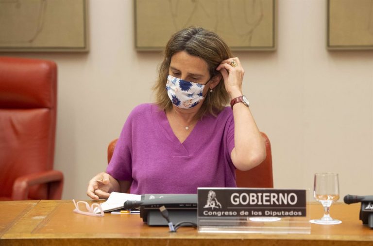 El Congreso cita el día 30 a Teresa Ribera para informar de la subida de la luz