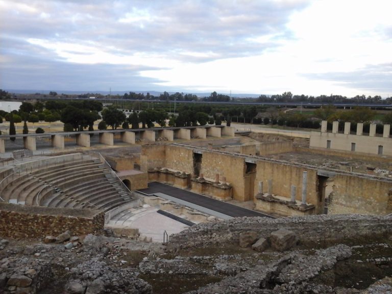 IU avisa que el teatro de Itálica no abre ni «40 días al año» y reclama que sea plenamente visitable
