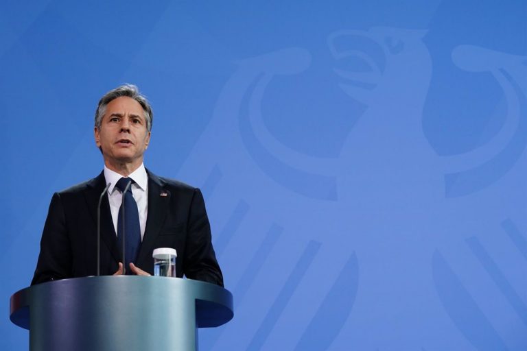 Blinken anuncia el traslado a Doha de la misión diplomática de EEUU en Afganistán