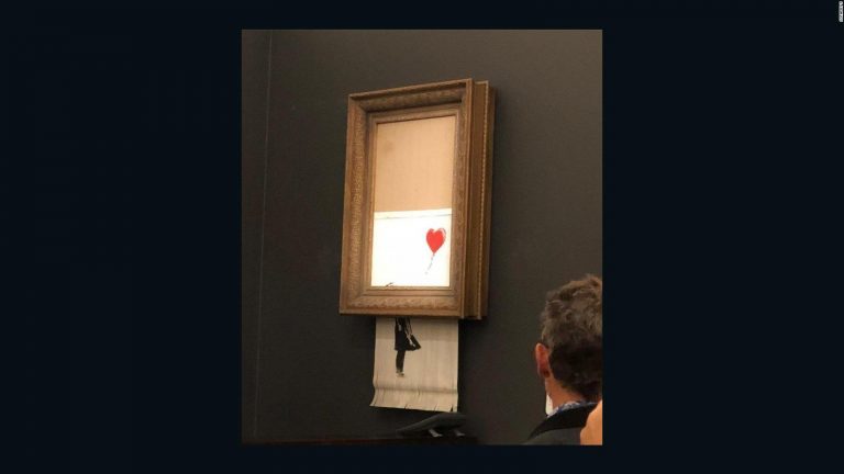 Obra de arte destrozada por Banksy sale a subasta en Sotheby’s | Video