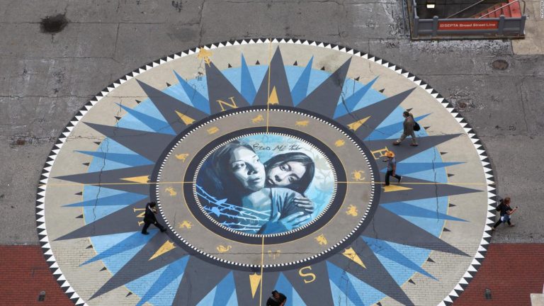 Transforma el dolor de la separación familiar en pintura