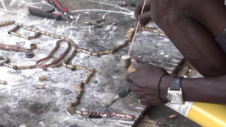 Obras de arte creadas con material bélico