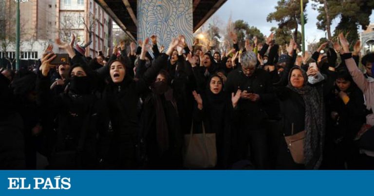 El régimen iraní afronta con titubeos su respuesta a las protestas | Internacional