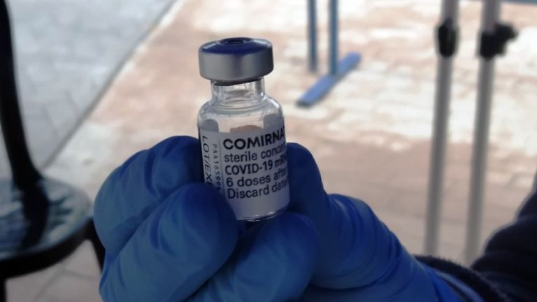 Pfizer prevé el regreso a la «vida normal» en «un año»