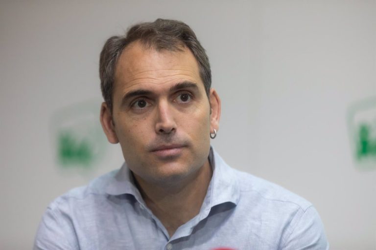 Valero (IU) pide «aprender» de incendio para apoyar a trabajadores públicos y tomar medidas medioambientales