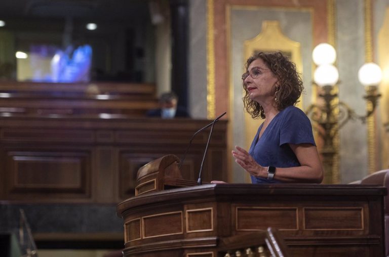 Montero asume que no podrá cumplir con el déficit que exige Bruselas hasta 2024, o incluso 2025