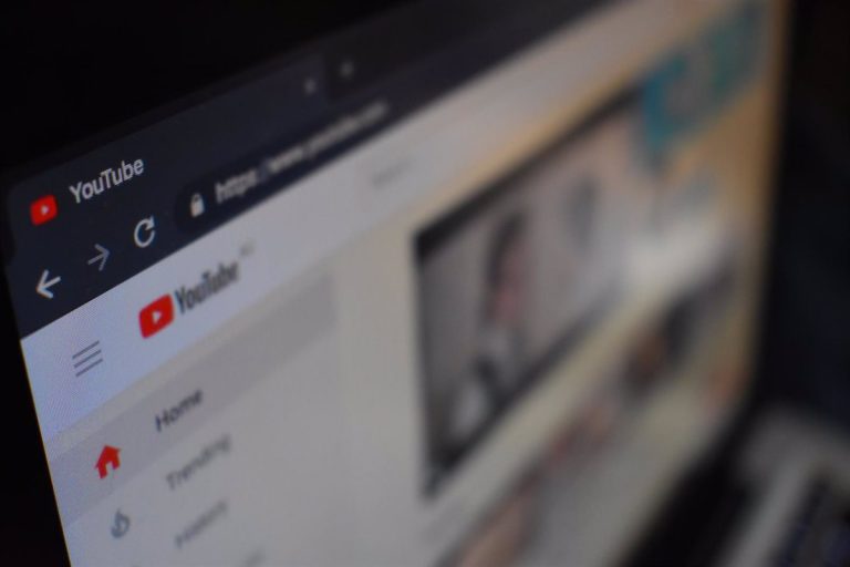YouTube introduce los comentarios en el modo pantalla completa
