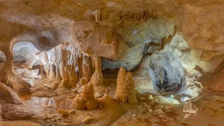 IU y Podemos reclamarán a Diputación y Junta la conservación de la nueva cueva en La Araña como patrimonio de interés