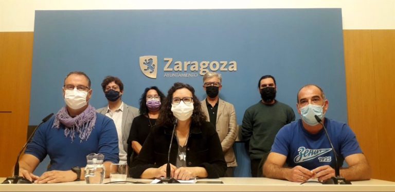 Vecinos, sindicatos y partidos políticos exigen abrir las ayudas municipales de la concertada a la pública