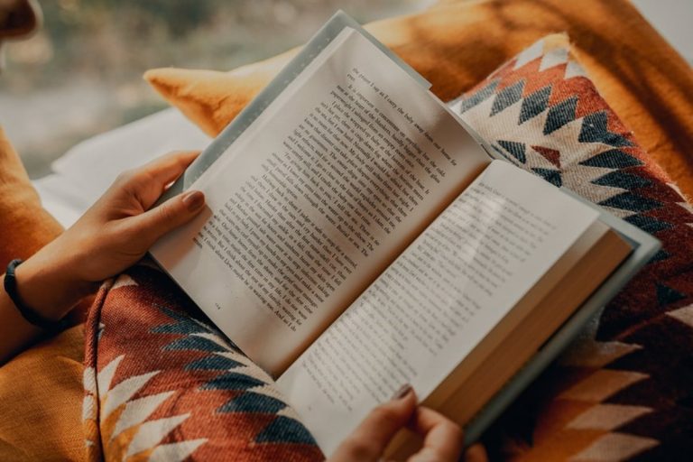 OpenAI enseña a su IA a resumir libros enteros tan bien como las personas
