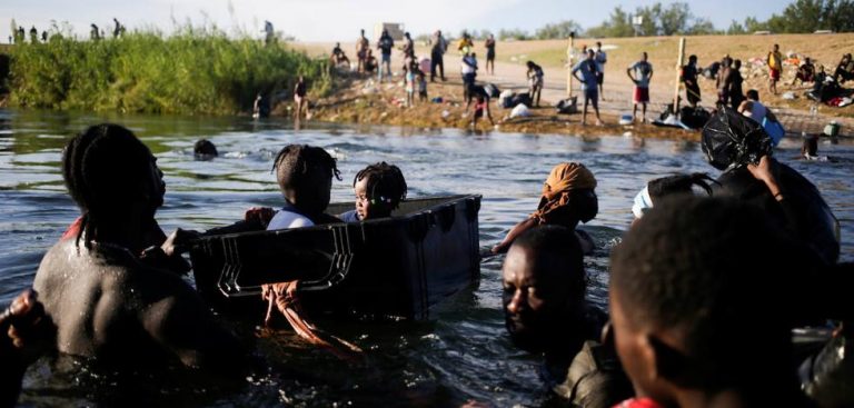 La dimisión del enviado de Biden a Haití agrava la polémica sobre la crisis de los migrantes
