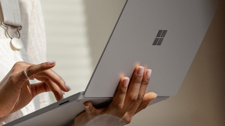 Este es el rival del MacBook Air: de Microsoft, con Windows 10 y casi 350 euros de descuento | Tecnología