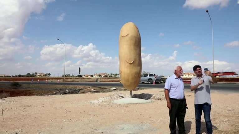 Un curioso homenaje a una papa se vuelve viral