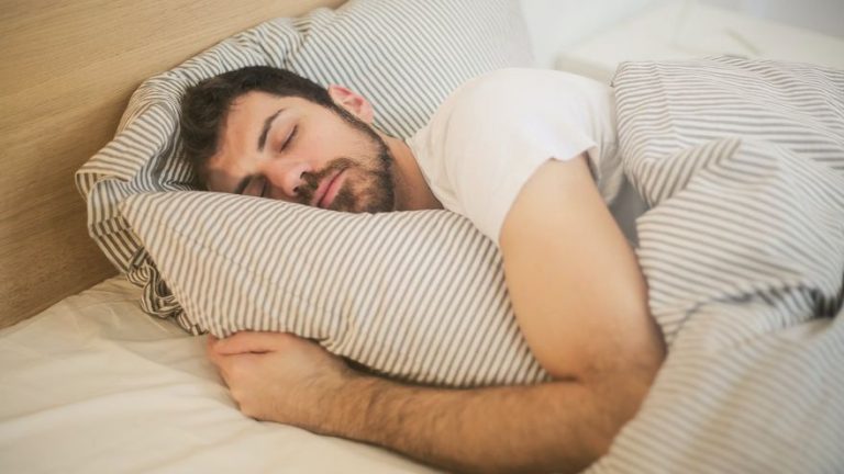 TRUCO PARA DORMIR | La solución para quedarte dormido en un minuto sin tomar químicos o infusiones
