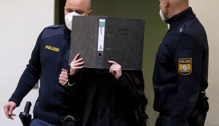 Alemania: Condenada a 10 años de cárcel una yihadista alemana por dejar morir de sed a una niña yazidí | Internacional