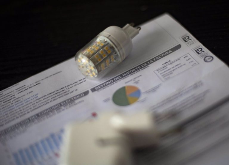 El precio de la luz vuelve a subir mañana y marcará el lunes más caro de la historia, 186,46 euros/MWh