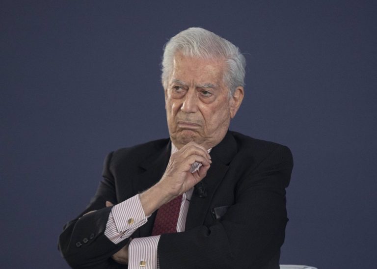 Vargas Llosa gestionó sus derechos de autor a través de una sociedad offshore, según los ‘Papeles de Pandora’