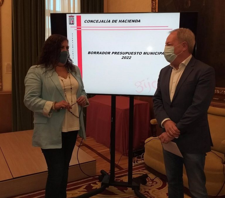 «Vamos a la mayor inversión económica que se ha hecho en los últimos años», afirma Martín (IU) del presupuesto