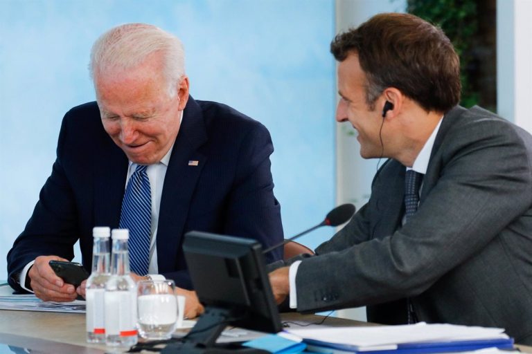 Biden y Macron analizan los esfuerzos para «mejorar la cooperación» tras la crisis del AUKUS