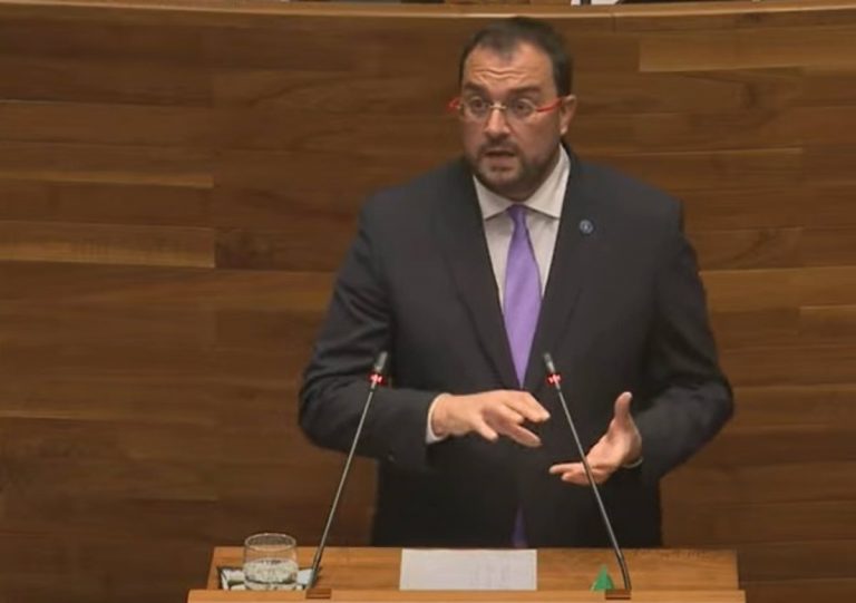 Barbón toma nota de las condiciones de Foro para apoyar la oficialidad y pide reflexionar también a Podemos e IU