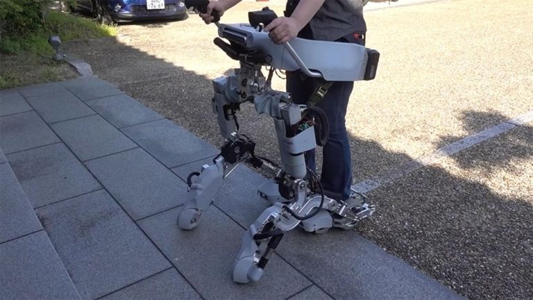Este nuevo exoesqueleto se transforma en una especie de scooter motorizado | Tecnología