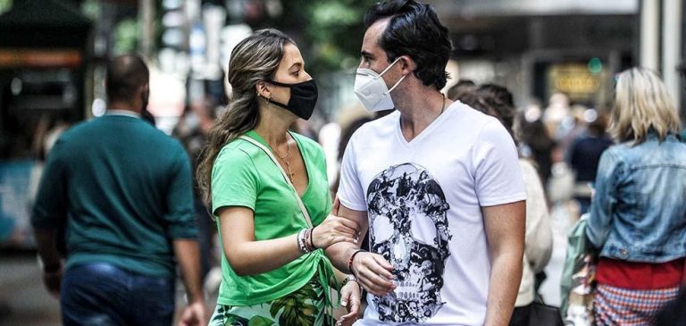 España ya roza el ‘riesgo bajo’ tras una caída de la incidencia de 1,55 puntos
