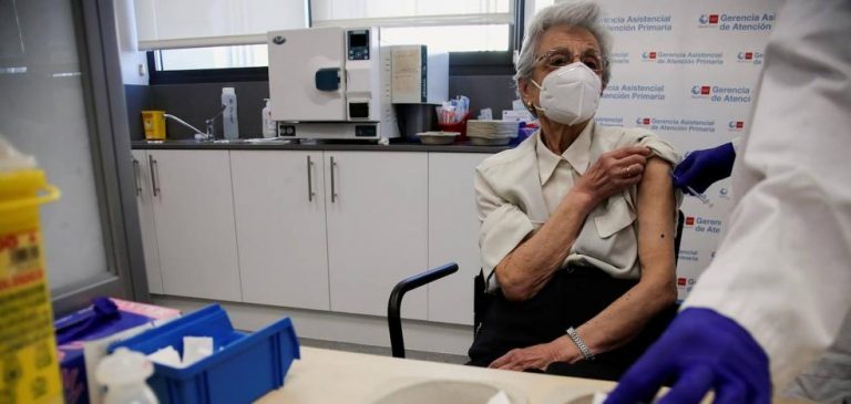Sanidad pide «no bajar la guardia» con España a las puertas de volver a riesgo medio