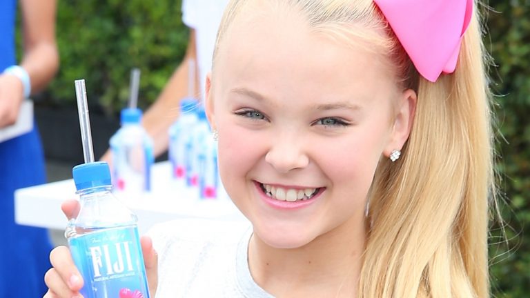 ¿Te acuerdas de Jojo Siwa? La niña youtuber acude por primera vez en los AMAs y habla de su exnovia