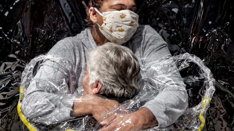 World Press Photo recala en Barcelona, bajo el signo del virus