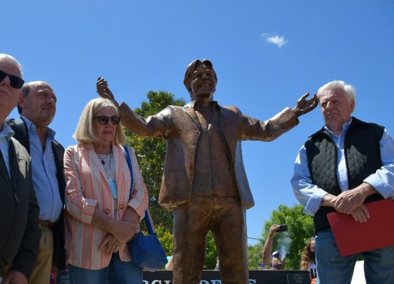 Volvió el Füllsen Fest y quedó inaugurada la estatua de Sergio Denis, su hijo dilecto