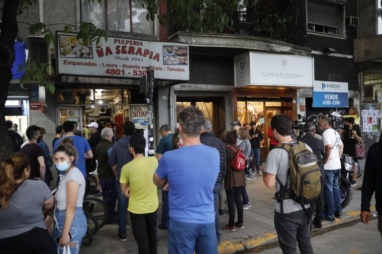 “Vinimos a hacer el aguante”: el emotivo apoyo de los clientes a una pulpería clásica de Palermo que está al borde del cierre
