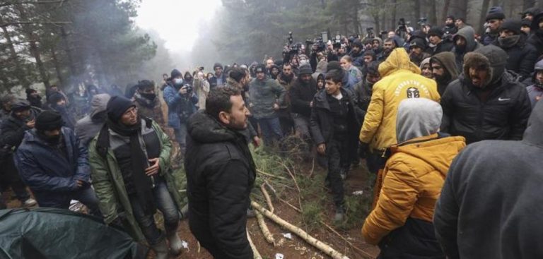 La UE castiga a Bielorrusia con nuevas sanciones por la crisis migratoria