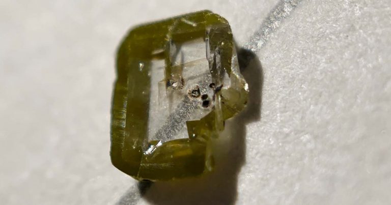 Un nuevo mineral para entender el manto de la Tierra