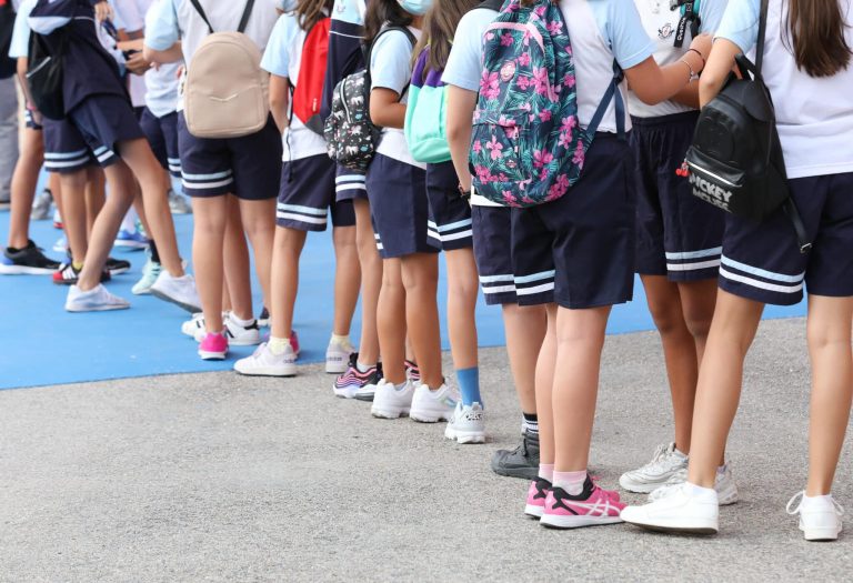 El catalán se hunde en las aulas: la mitad de los jóvenes «nunca», «casi nunca» o «pocas veces» lo emplean